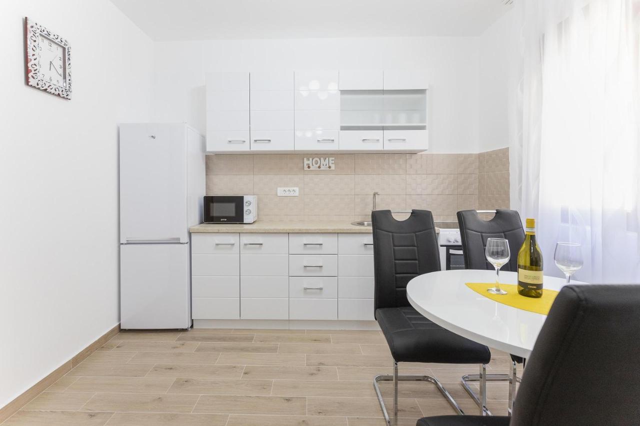 Muo Sea Front Apartments โกตอร์ ภายนอก รูปภาพ