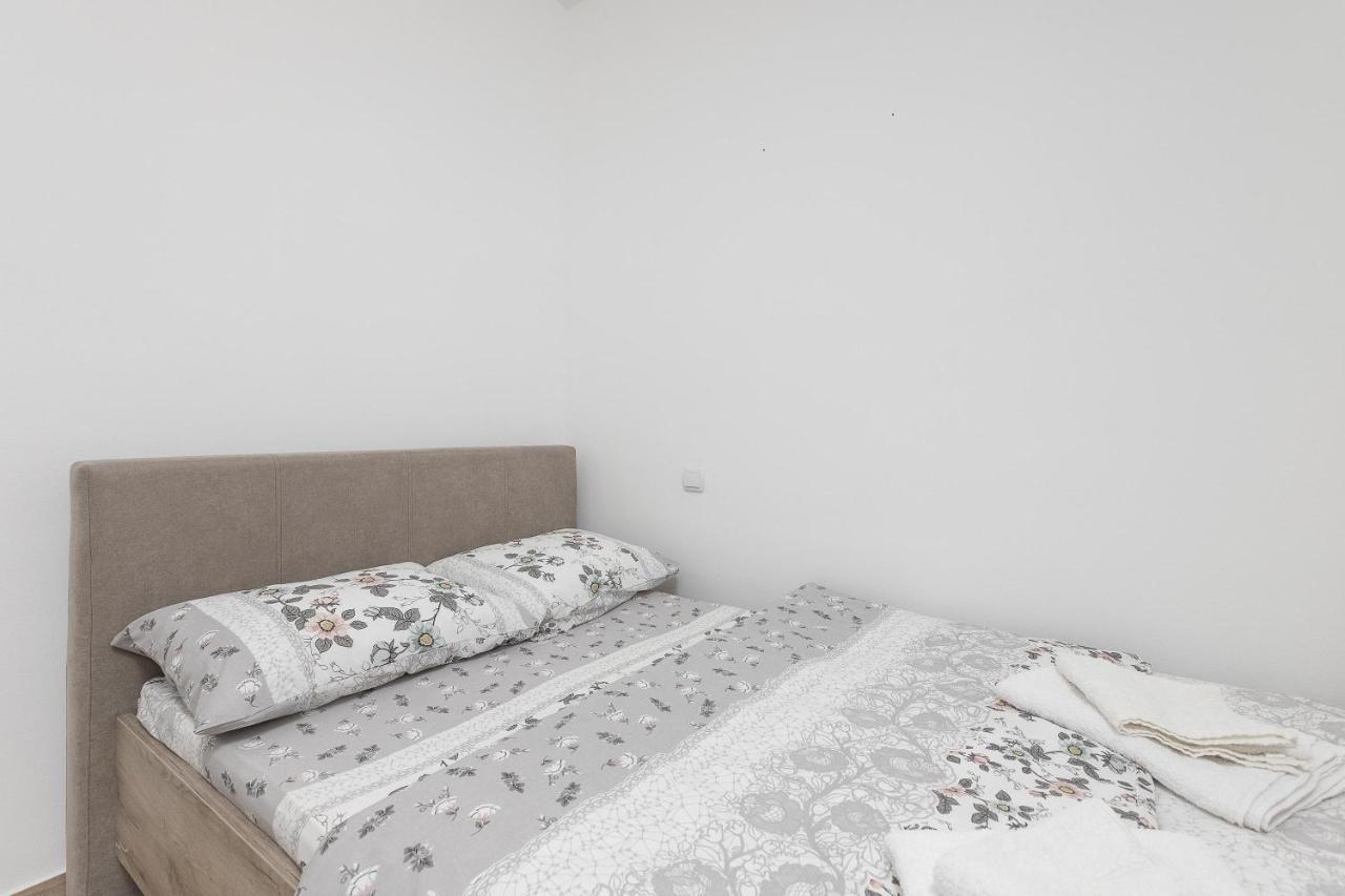 Muo Sea Front Apartments โกตอร์ ภายนอก รูปภาพ