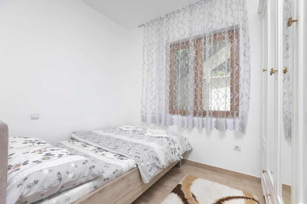 Muo Sea Front Apartments โกตอร์ ภายนอก รูปภาพ