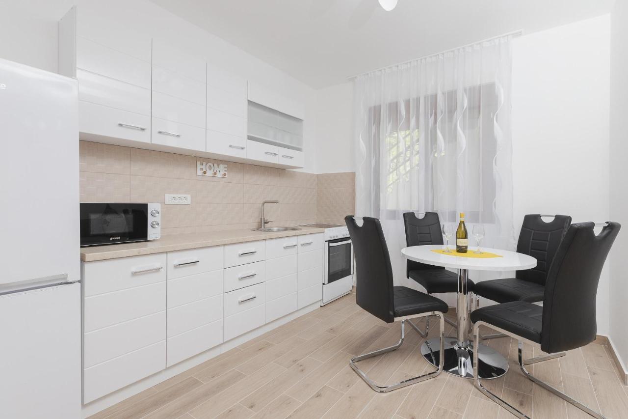 Muo Sea Front Apartments โกตอร์ ภายนอก รูปภาพ