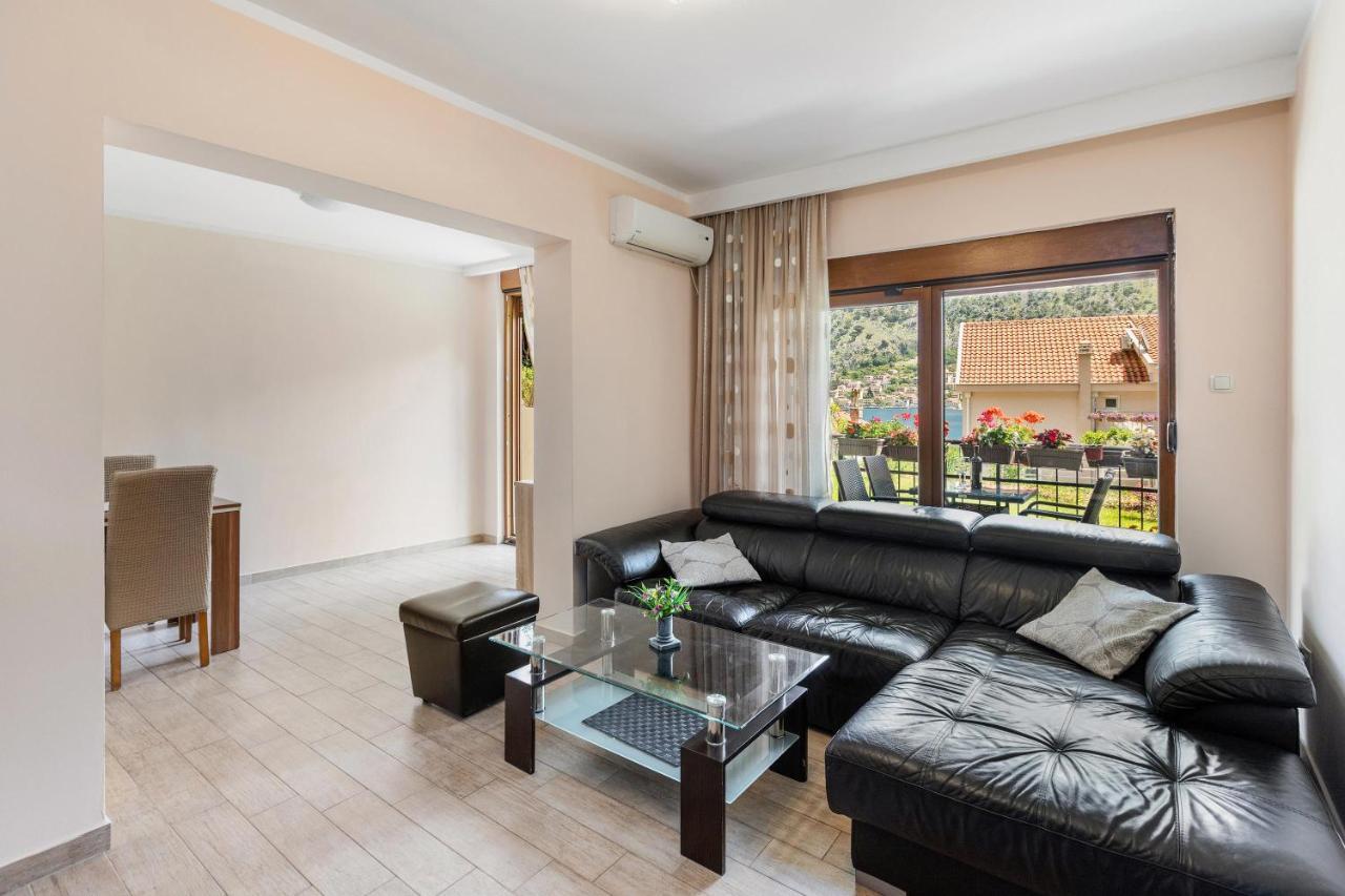 Muo Sea Front Apartments โกตอร์ ภายนอก รูปภาพ