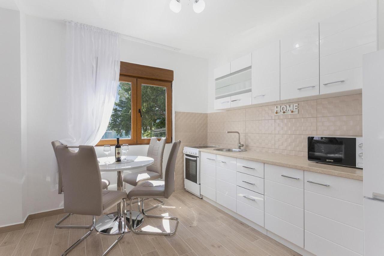 Muo Sea Front Apartments โกตอร์ ภายนอก รูปภาพ