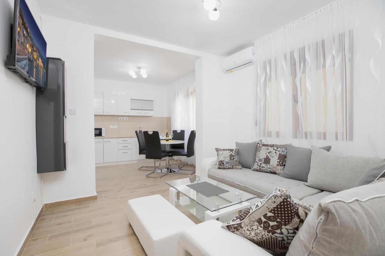 Muo Sea Front Apartments โกตอร์ ภายนอก รูปภาพ